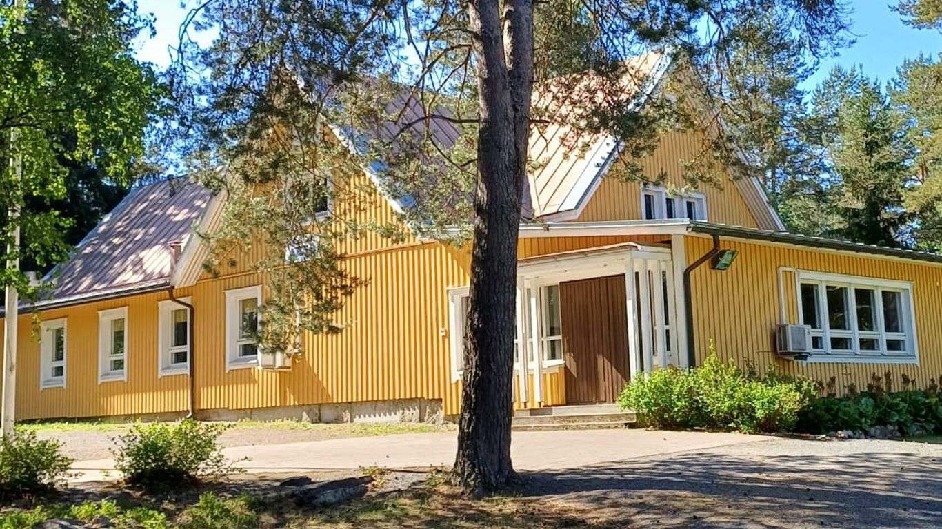 Nuorisoseurantalo kuvattuna ulkoa